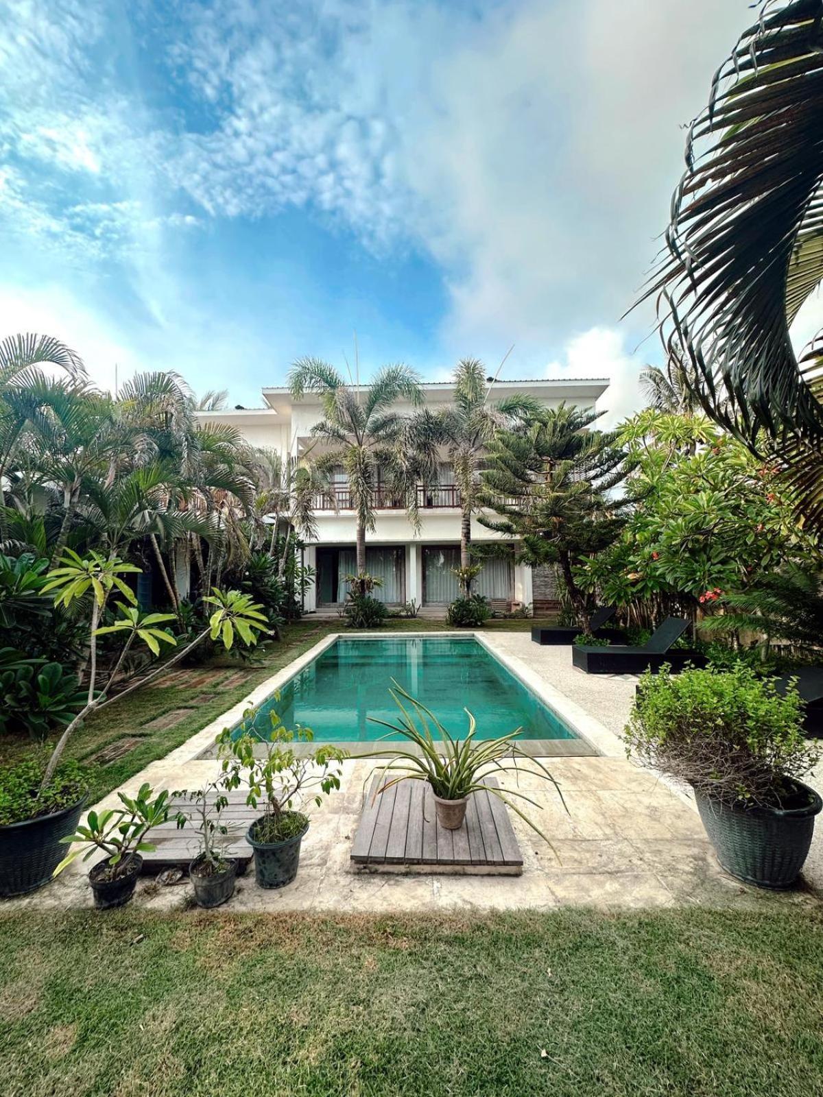 Hotel Hi5 Kuta à Kuta  Extérieur photo