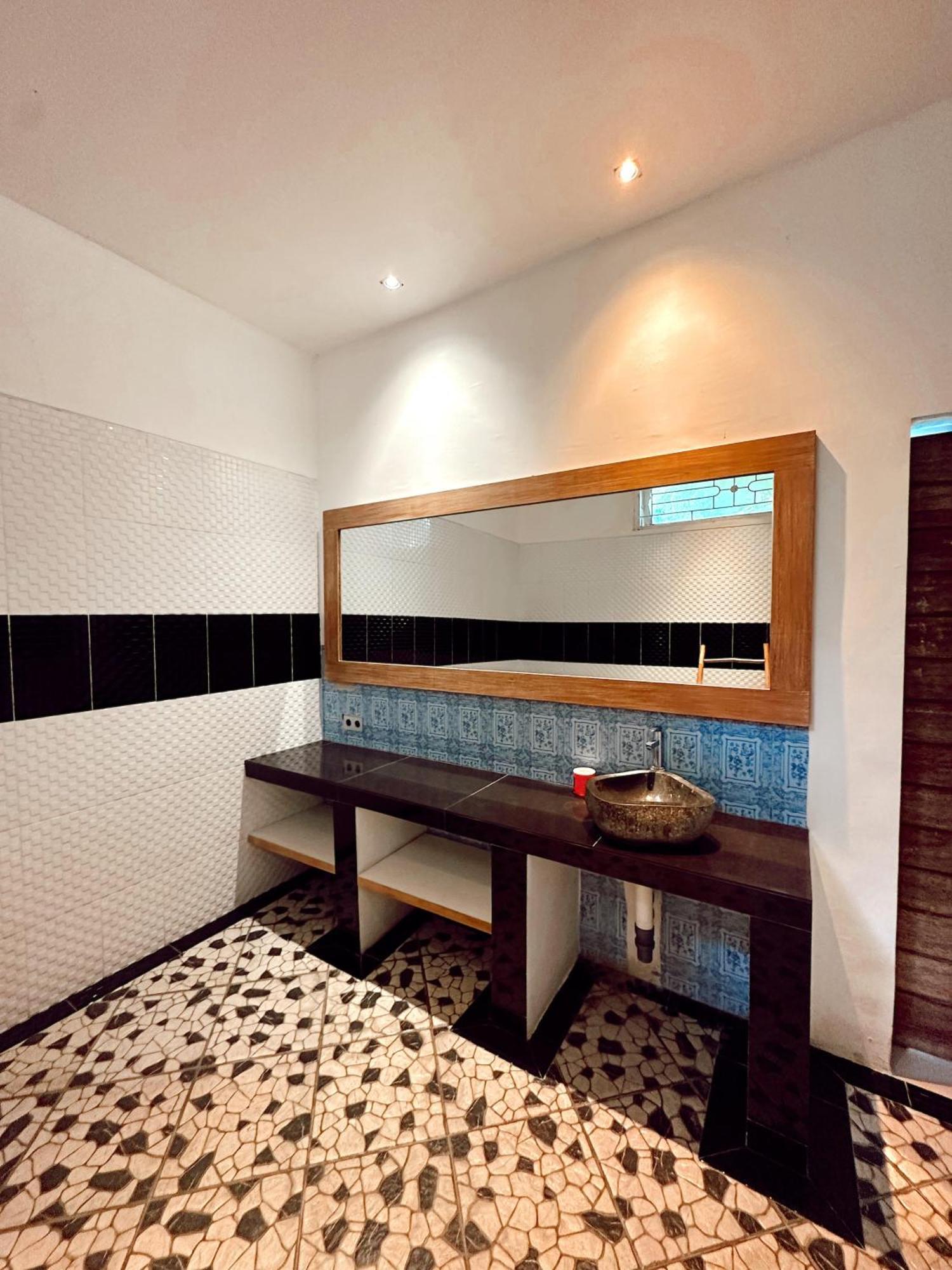 Hotel Hi5 Kuta à Kuta  Extérieur photo